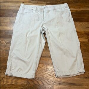 AVENUE tan ribbed capri pants